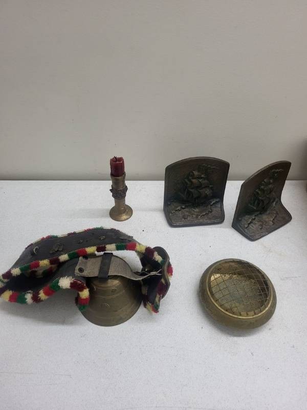 Vintage Brass Decor Lot Weidlich Ship Bookends Cowbell Frog Bowl