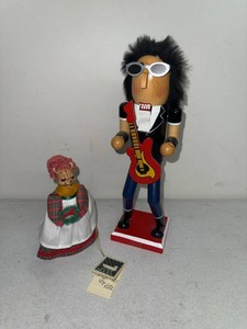 Christmas Decor Nutcracker Guitarist & Country Pig Figurine Lot