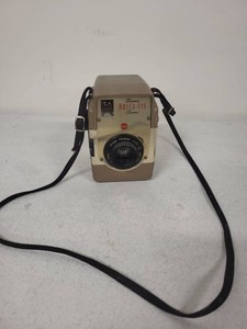 Kodak Brownie Bulls-Eye Camera Twindar Lens Brown Bakelite Body