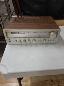 Hitachi SR-604 AMFM Stereo Receiver Class G Woodgrain Japan
