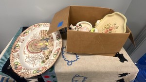 Vintage Easter Table Decor & Floral Dinnerware Ceramic Collectibles