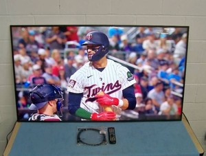 65 Samsung QBN-Series QB65N Ultra-High Definition (4K) Commercial-Grade Digital Signage & TV Monitor Display