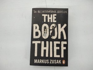 The Book Thief by Markus Zusak �� Paperback �� Penguin UK Edition