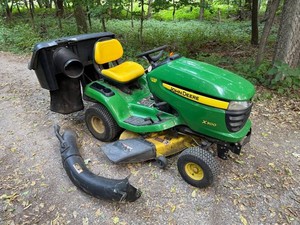 Riding Lawn Mower - John Deere X300 42 Edge Cutting System & Bagger