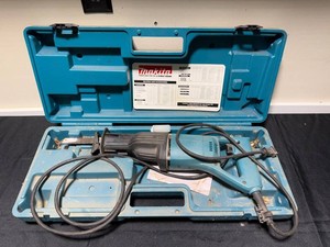 Reciprocating Saw - Makita JR3000V 115V 6A With Case & Blades