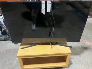 LED TV - Samsung 43 With Stand & Remote