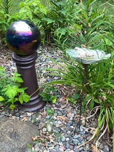 Garden Decor - Iridescent Glass Orb & Leaf Bird Bath Pedestal Set