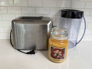 Cuisinart Toaster, Pitcher & Yankee Candle Mixed Lot