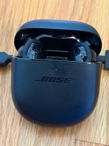 Bose Wireless Earbuds With Charging Case & USB Cable
