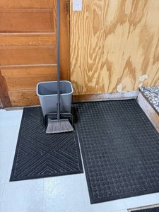 Broom & Dustpan, Trash Can & Floor Entry Mats Mixed Lot