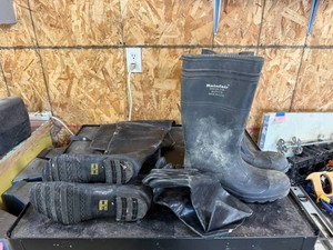 Hip Waders Size 12, Rubber Boots & Gloves