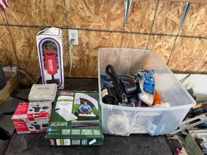 Single Airbed, Air Pumps & Rope in Tote