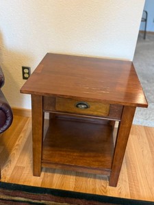 End Table 24 x 24 x 25 Tall