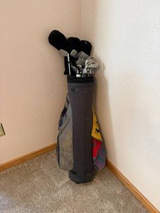Nice Set of Left Handed Golf Clubs & Bag