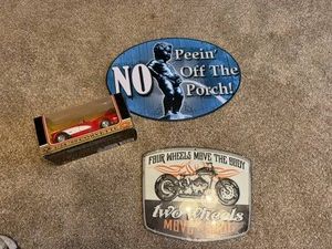 Metal Signs & 124 Scale 1959 Corvette