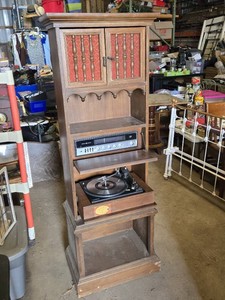 General Electric Stereo Console with Turntable and Speakers - Powers on but doesnt power off, turntable turns, tonearm is cracked, headshell is loose