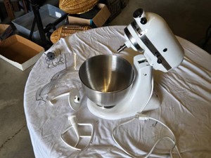KitchenAid Classic Stand Mixer with Attachments  - Powers On