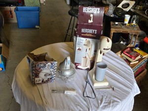 Hersheys Milkshake Machine and Dessert Fondue Set - Powers On
