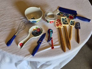 Pioneer Woman Kitchen Utensils, Mixing Bowls, and Knife