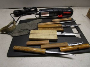 Fish Cleaning Mesh Glove, Knives