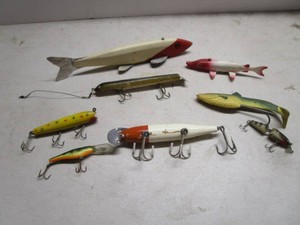 Fishing Lures & Spearing Decoys w Vintage