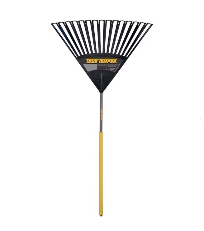 NEW True Temper Clog Free 30-in Lawn and Leaf Rake with Wooden Handle and Rubber Grip