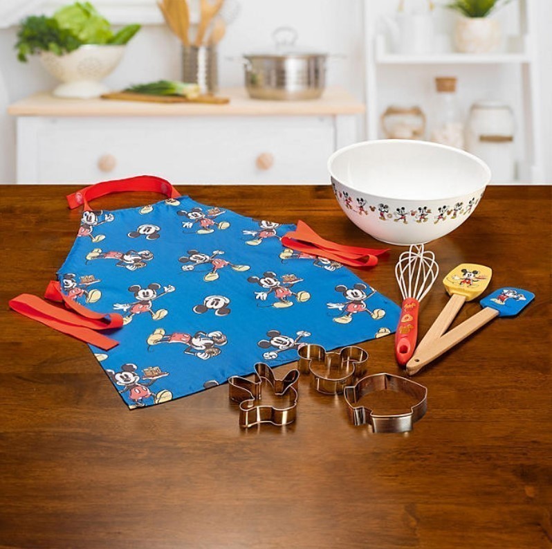 NEW Disney 100th Anniversary Kids 8-Piece Baking Set - Mickey and Minnie