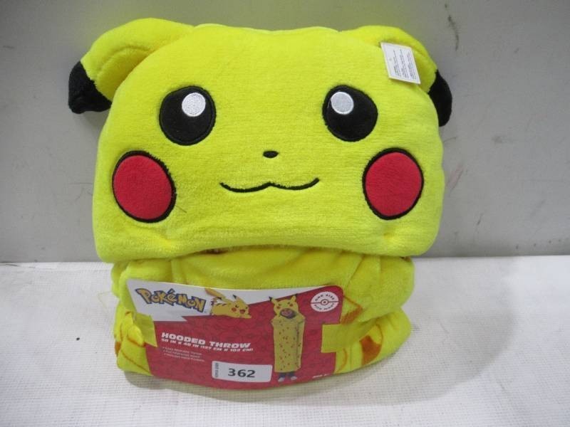 NEW Kids Plush Hooded Throw with Faux Fur Lining, 40 x 50 - Pokemon