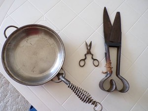Lot of 3 Antiques - Sheep Sheers, Sewing Scissors and Pan for Cast Iron Stove