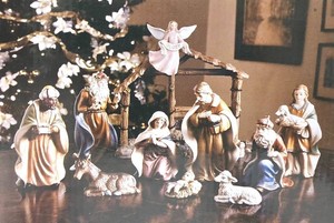 Ll-FR - Nativity Set - Royal Doulton Petite Musical Nativity New in Box