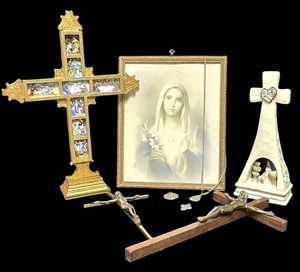 Ll-FR - Catholic Religious Decor Mixed Lot Madonna Print Crosses & Pendants