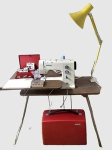 LL-L - Sewing Machine - Bernina Record With Expandable Table & Light
