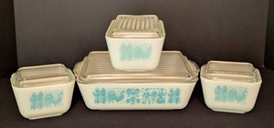 LR - Covered Casserole Dishes - Vintage Pyrex Amish Butterprint (Lot of 4)