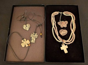 DR - Quartz Necklace Set With Interchangeable Stone Pendants (4 Pieces)