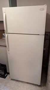 LL - Refrigerator Freezer - Frigidaire FRT18JRC Working