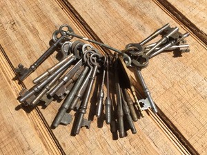 Vintage Group SkeletonChurch Keys