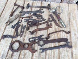 Antique Wrenches - Tractor Ford