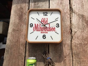 Snappy Vintage OLD MILWAUKEE Beer - Light Up Clock - Works