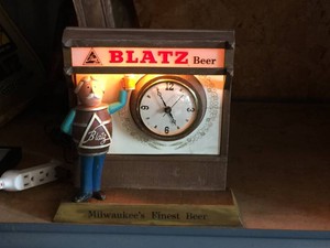 Vintage 1950s BLATZ Barrel Man Light Up Clock - Works