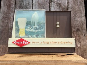 Vintage GRAIN BELT - Swinging Beer Light - Lights Up - 19 x 12