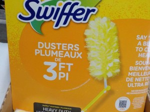 2 Swiffer 3 ft Dusters with extra d...