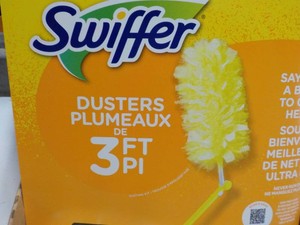 2 Swiffer 3 ft Dusters with extra d...