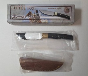 Chipaway Cutlery Little Fox fixed blade huntingskinning knife 7.25 Overall- new in box. High quality stainless steel blade with full tang construction, buffalo horn handle, brass bolster with genuine leather sheath.