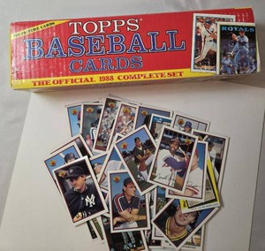 1988 Topps Baseball cards with a bag of signed baseball cards.  Approx 792 cards in box. Card count not verified or gone through by American Auctions.