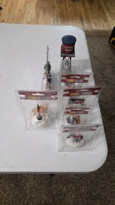 Watertower and 8 Figurines