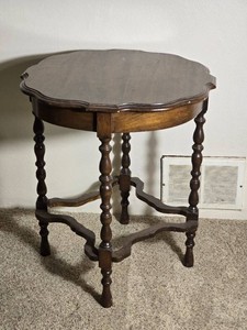 Antique Dark Wood Scalloped Accent Table with Turned Legs