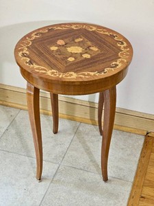 Sorrento Musical Table