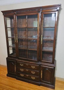Beautiful Harden Furniture Georgian Breakfront Cabinet