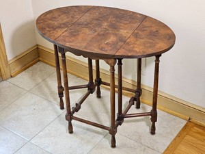 Victorian Walnut Burl Top Gateleg Table