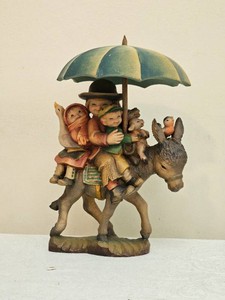 Anri Jaun Ferrandiz  Riding Through the Rain  10.5 inch Woodcarved Figure